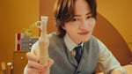 「パピコ」の新Web CM「おひるだ！パピコタイム」編より。