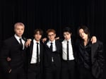 NCT 127のジャニー、ヘチャン、テヨン、ジェヒョン、ユウタ。ドヨン、ジョンウは兵役義務履行中のため不在。（NCT 127 X @NCTsmtown_127）