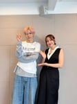 左から、ショウタロウ（RIIZE）、大沢あかね。
