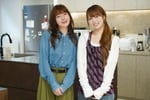 左から仲里依紗、ふみの。