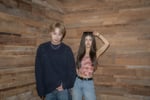 ALAN SHIRAHAMAと、シンガーソングライターのオリヴィア・マーシュ。オリヴィアはNewJeansのメンバーとして活動したDANIELLE（ダニエル）の姉としても知られる。