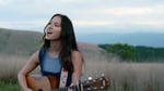 Hana Hope「Hearts Glow」ミュージックビデオより。