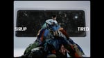 SIRUP「TIRED」ミュージックビデオのサムネイル。