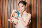 念願の写真集「ほほみ」を手にした那須ほほみ（RE-GE）。