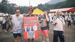 「FUJI ROCK FESTIVAL '26」で「サンドイッチマン」企画を実施中のTENDOUJI。