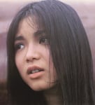 山崎ハコ、会場周辺にファンあふれた伝説の1976年「綱渡り」リリースライブが音源化