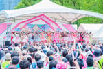 ももいろクローバーZ「走れ！」を歌う佐々木彩夏ら総勢64人のアイドル。
