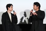 納豆トークで白熱する松村北斗（左）と柄本佑（右）。