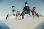 flumpool。左から2番目が小倉誠司（Dr）。