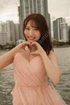 藤嶌果歩（日向坂46）1st写真集「果実の歩幅」QRコード付き両A面ポストカード。©集英社／菊地泰久
