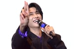 「好きすぎてゼッツ！」とポーズを決める曽野舜太（M!LK）。