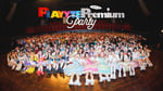 「PLAYYTE Premium Party」出演グループの集合写真。（撮影：真島洸）