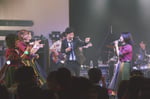 GANG PARADEとTHE イナズマ戦隊のセッションの様子。