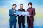 8月15日にNHK総合ほかで放送される新たな夏の音楽特番「夏の音楽祭 うたであえたら 2026」に出演する吉田仁人（M!LK）、德永英明、佐野晶哉（Aぇ! group）。