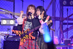 左から愛美、相羽あいな。（撮影：高田真希子）