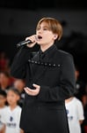 国歌を独唱するMANATO（BE:FIRST）。