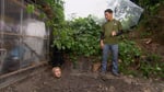 埋まるタカシ（超特急 / 左）。©︎ABCテレビ
