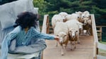 いまみれん「休もう！」ミュージックビデオより。