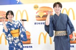 “よいよい”のポーズをする佐々木舞香（＝LOVE）と塩﨑太智（M!LK）。