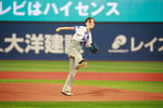 始球式に挑んだ相川七瀬。©ハイセンスPR事務局