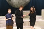 左から畑芽育、菊池風磨（timelesz）、JUJU。©日本テレビ