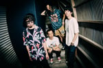 Dr.DOWNER。左から猪股ヨウスケ（Vo, G）、フナヤマ（G）、庄村聡泰（Dr / ex. [Alexandros]）、星野サトシ（B）。