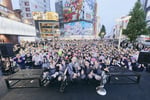 東京・西武新宿PePe前広場でフリーライブを開催したCiON。