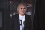 「ブラックトリック～裁きを操る弁護人～」に出演する鬼龍院翔（ゴールデンボンバー）。©フジテレビ