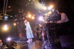 「おつまみ feat.mikan 1st. Oneman Acoustic tour『凪の終わり』」初日公演の様子。（Photo by Akira“TERU”Sugihara）