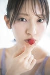 金村美玖2nd写真集「機微」@Loppi・HMV限定カバー版裏表紙（撮影：佐藤佑一）