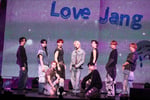 「러브장（Love Jang）」を披露する&TEAM。（撮影：曽我美芽）