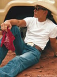 「"Hanes × THE BEACH TRIP" 2P BEEFY-T T-SHIRTS」平井大着用イメージ