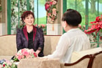 「徹子の部屋」10月7日放送回より。左から、渡辺美里、黒柳徹子。©︎テレビ朝日