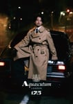 Aquascutumのトレンチコートを身にまとった松本潤。