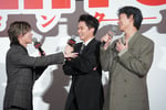 末澤誠也の「お前ら！」に射抜かれる磯村勇斗と綾野剛。