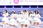 東京・池袋サンシャインシティ 噴水広場でパフォーマンスするDevil ANTHEM.。